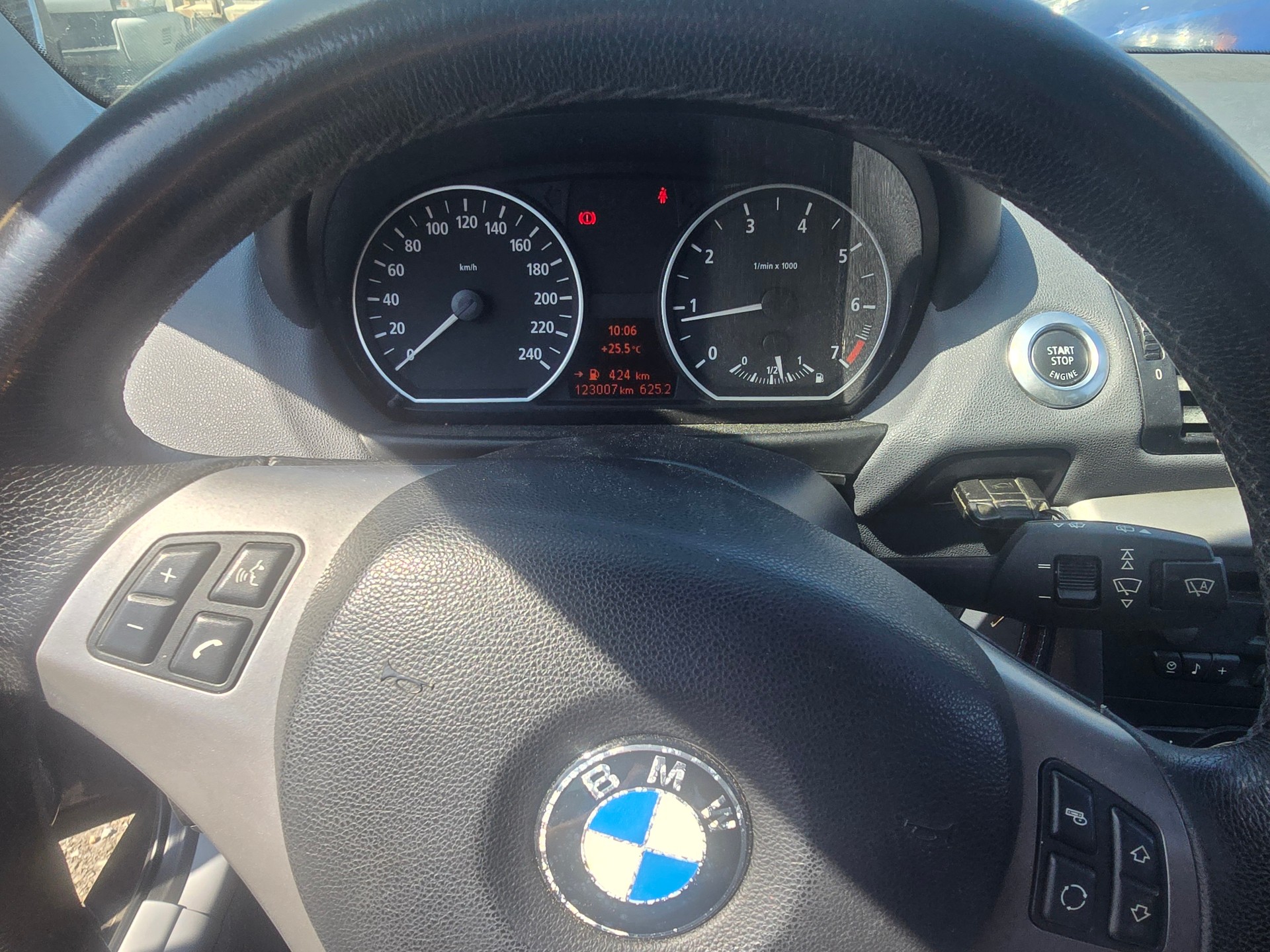 BMW 120i-image-10