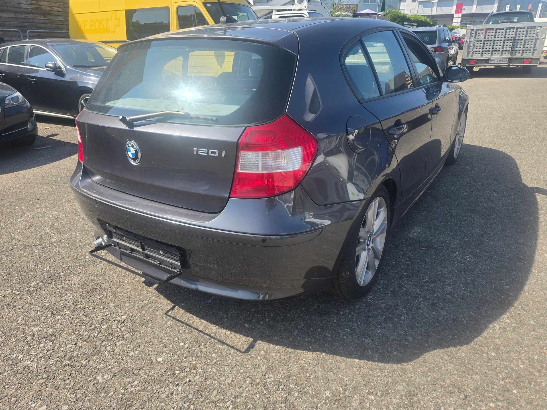 BMW 120i-image-5