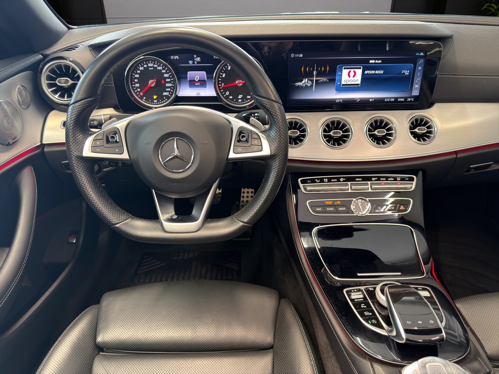 MERCEDES-BENZ E 400 Cabriolet AMG Line 4 Matic 9G-Tronic-image-9