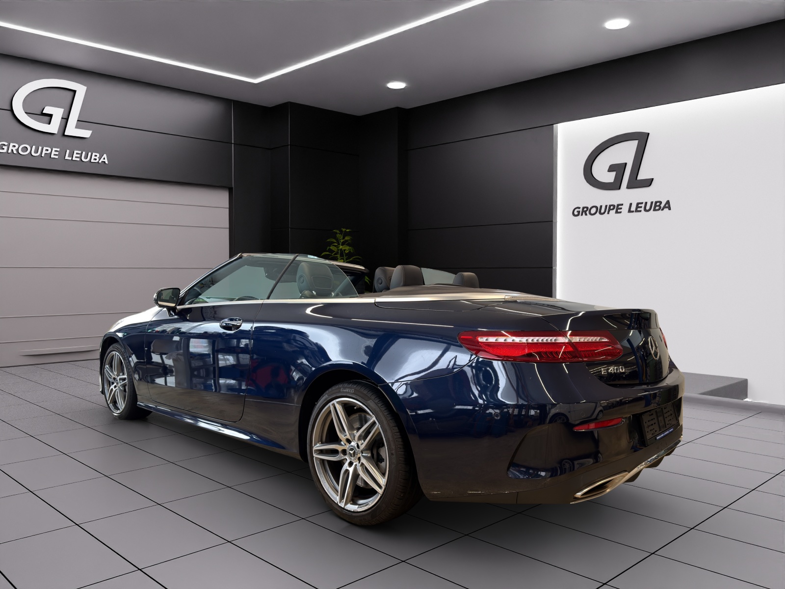 MERCEDES-BENZ E 400 Cabriolet AMG Line 4 Matic 9G-Tronic-showroom-element-3