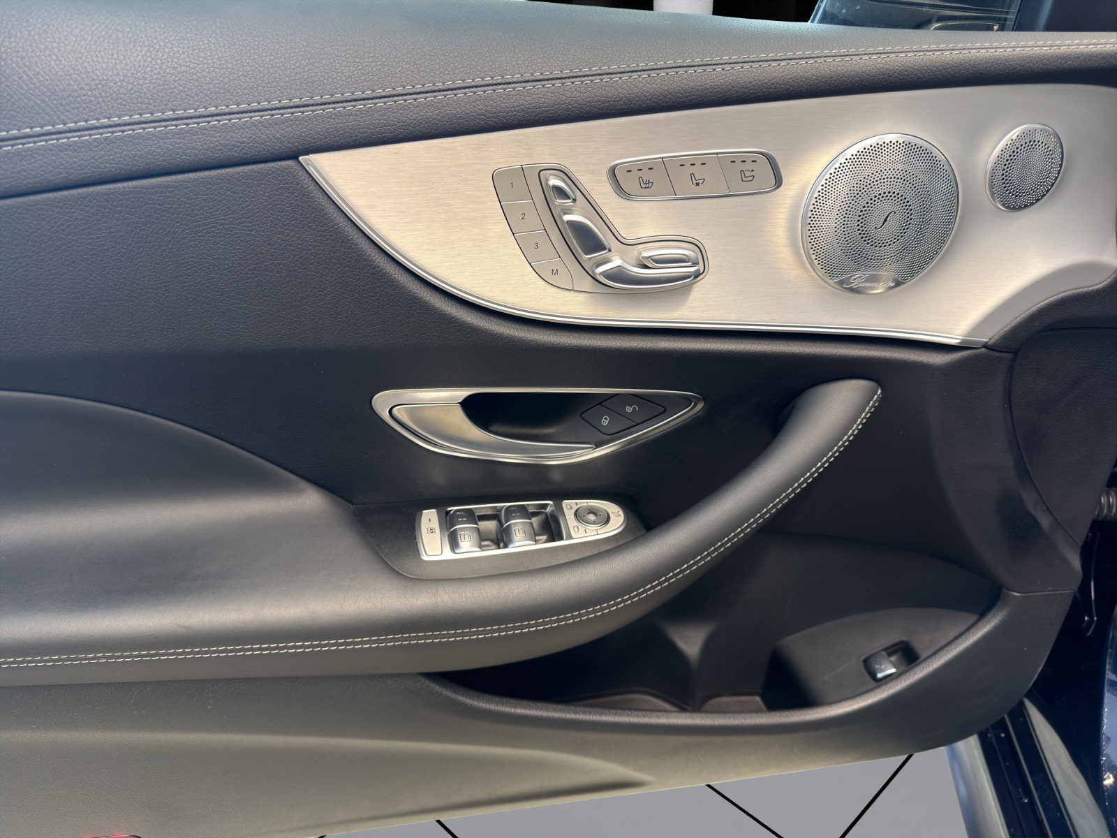 MERCEDES-BENZ E 400 Cabriolet AMG Line 4 Matic 9G-Tronic-image-10