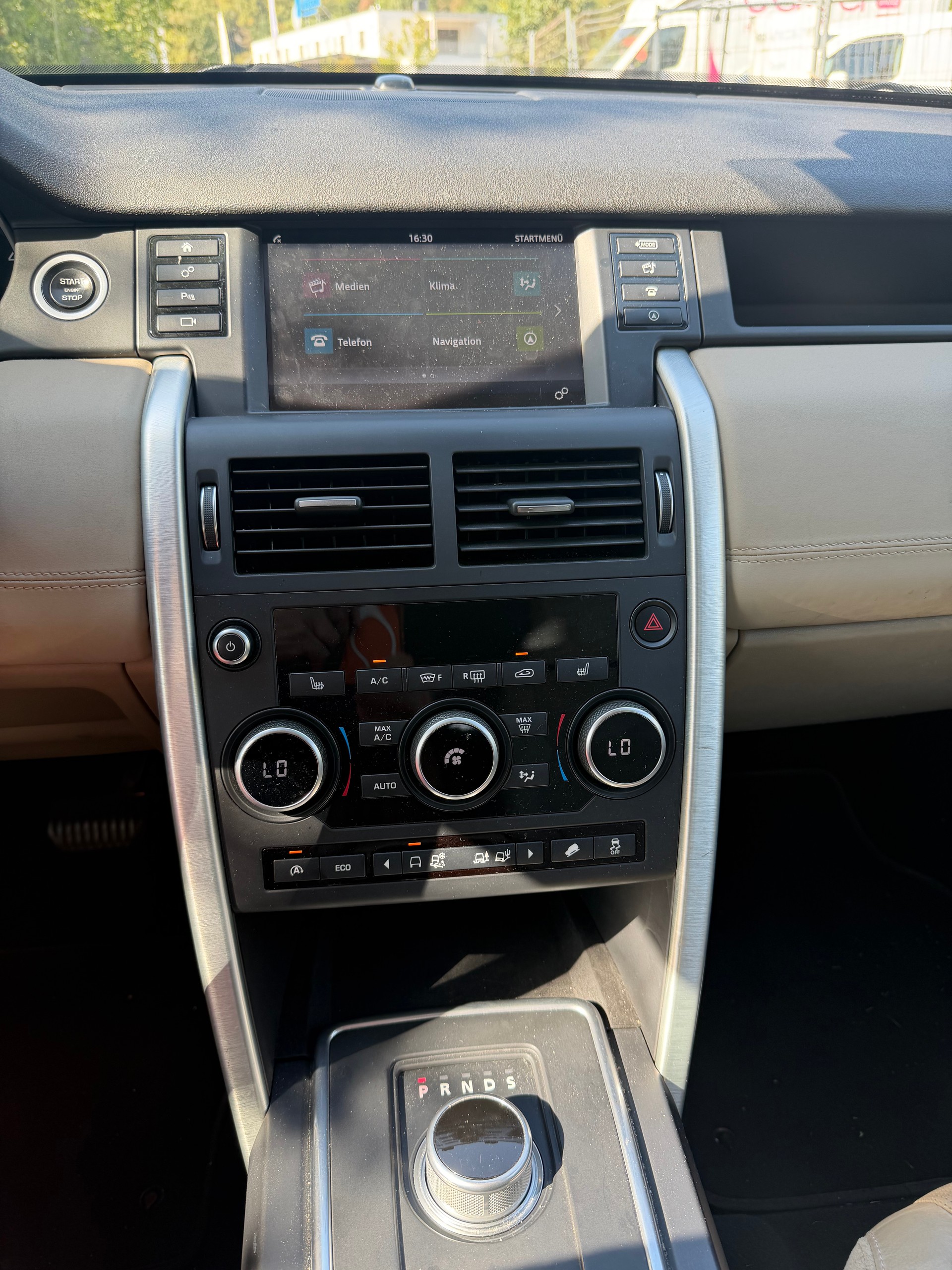 LAND ROVER Discovery Sport 2.0 TD4 HSE AT9-image-9