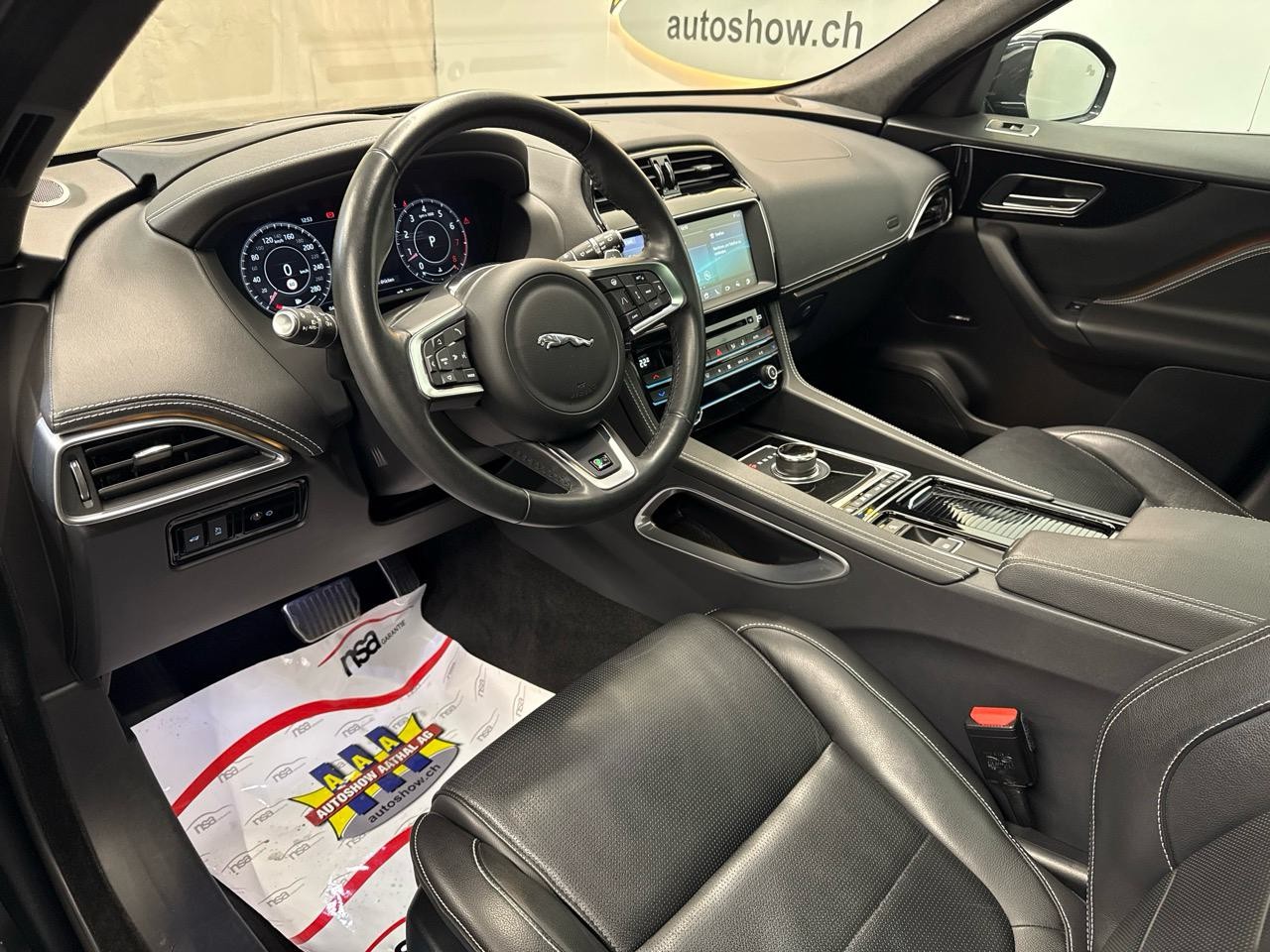 JAGUAR F-Pace 25t 2.0 R-Sport AWD Automatik-showroom-element-2