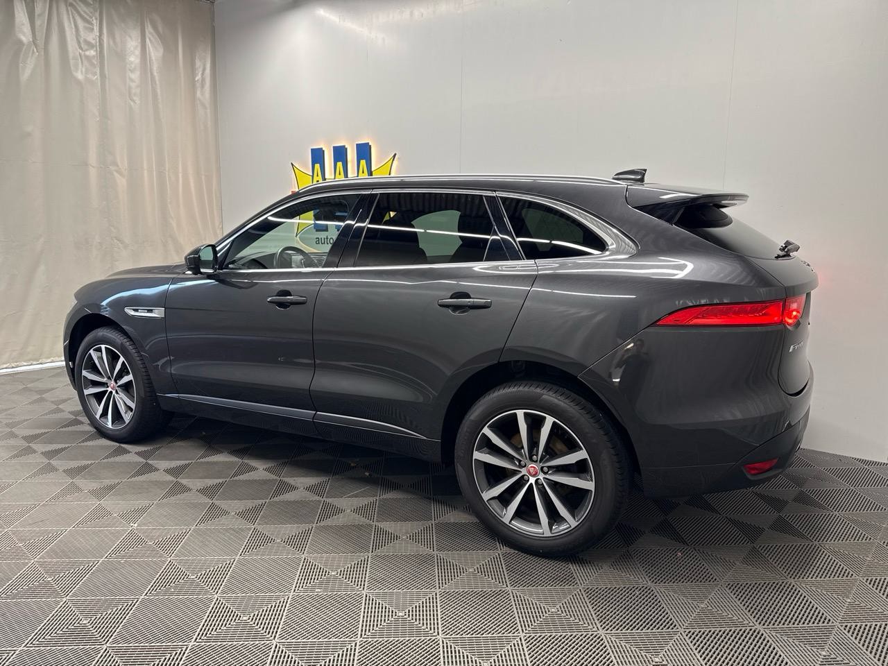 JAGUAR F-Pace 25t 2.0 R-Sport AWD Automatik-showroom-element-1