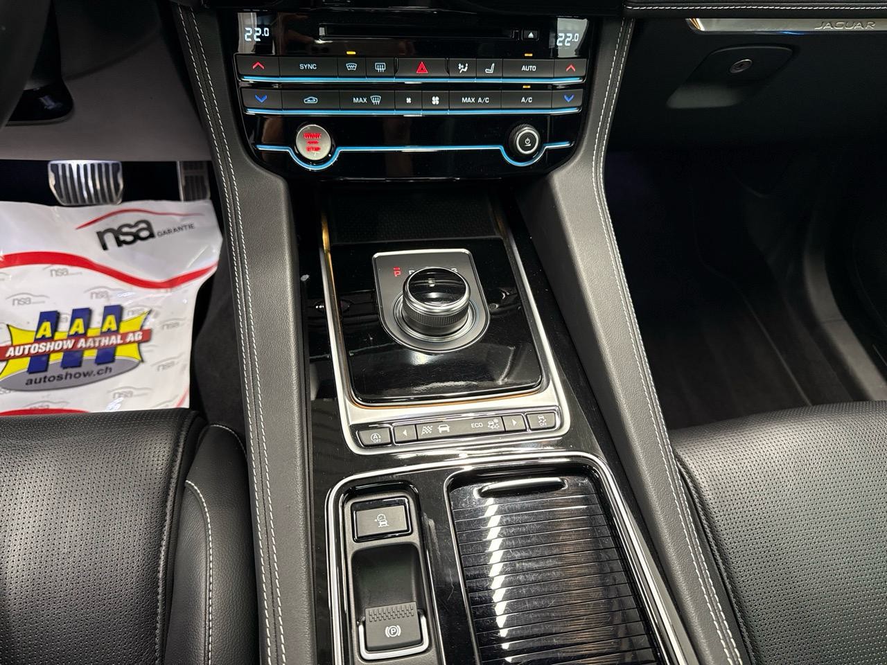 JAGUAR F-Pace 25t 2.0 R-Sport AWD Automatik-image-8