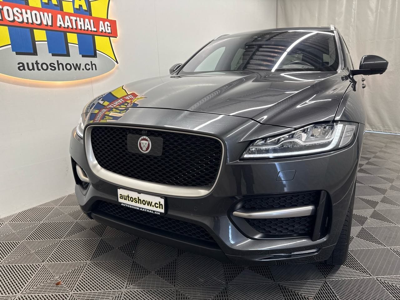 JAGUAR F-Pace 25t 2.0 R-Sport AWD Automatik-image-19