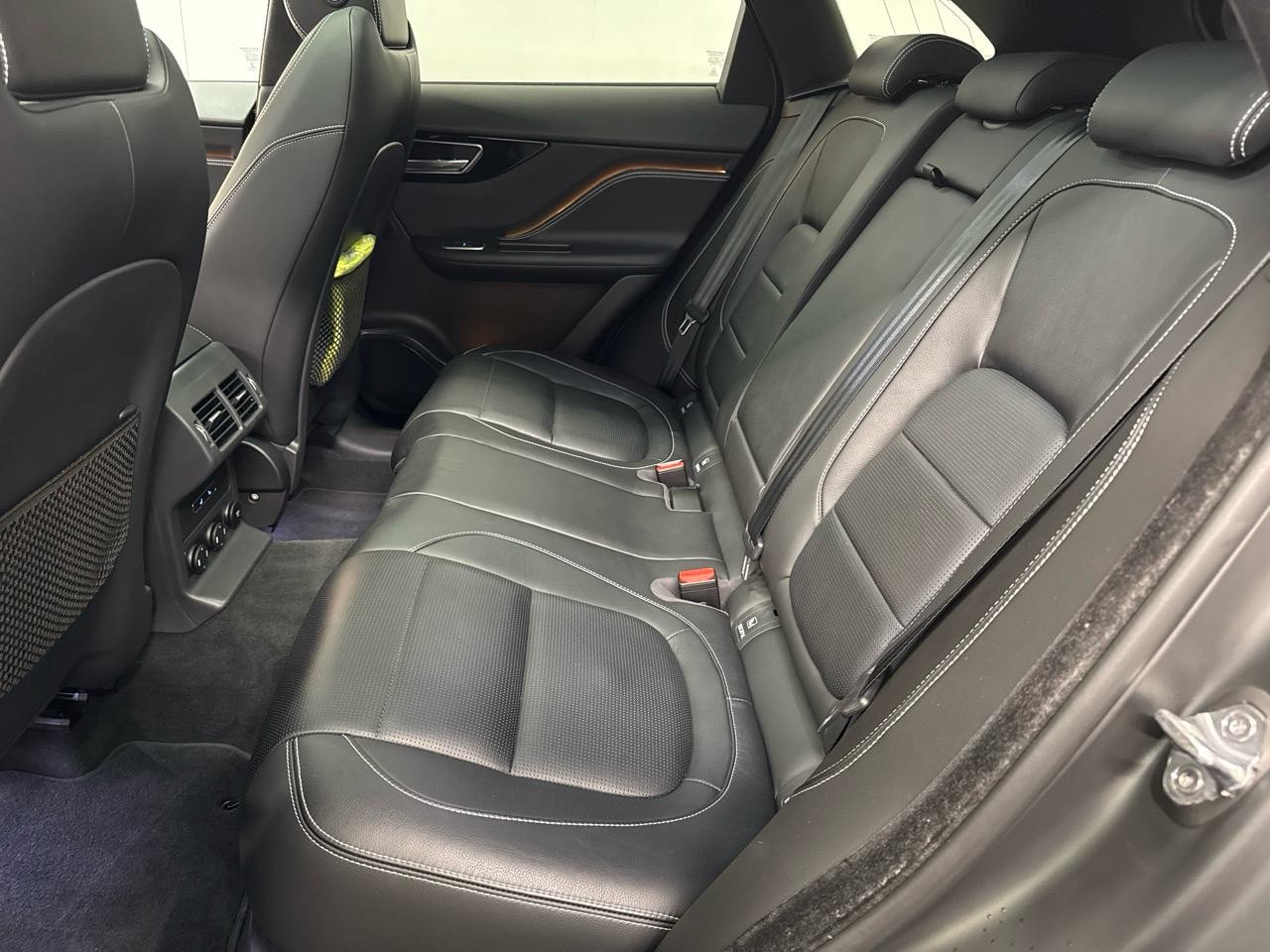 JAGUAR F-Pace 25t 2.0 R-Sport AWD Automatik-image-13
