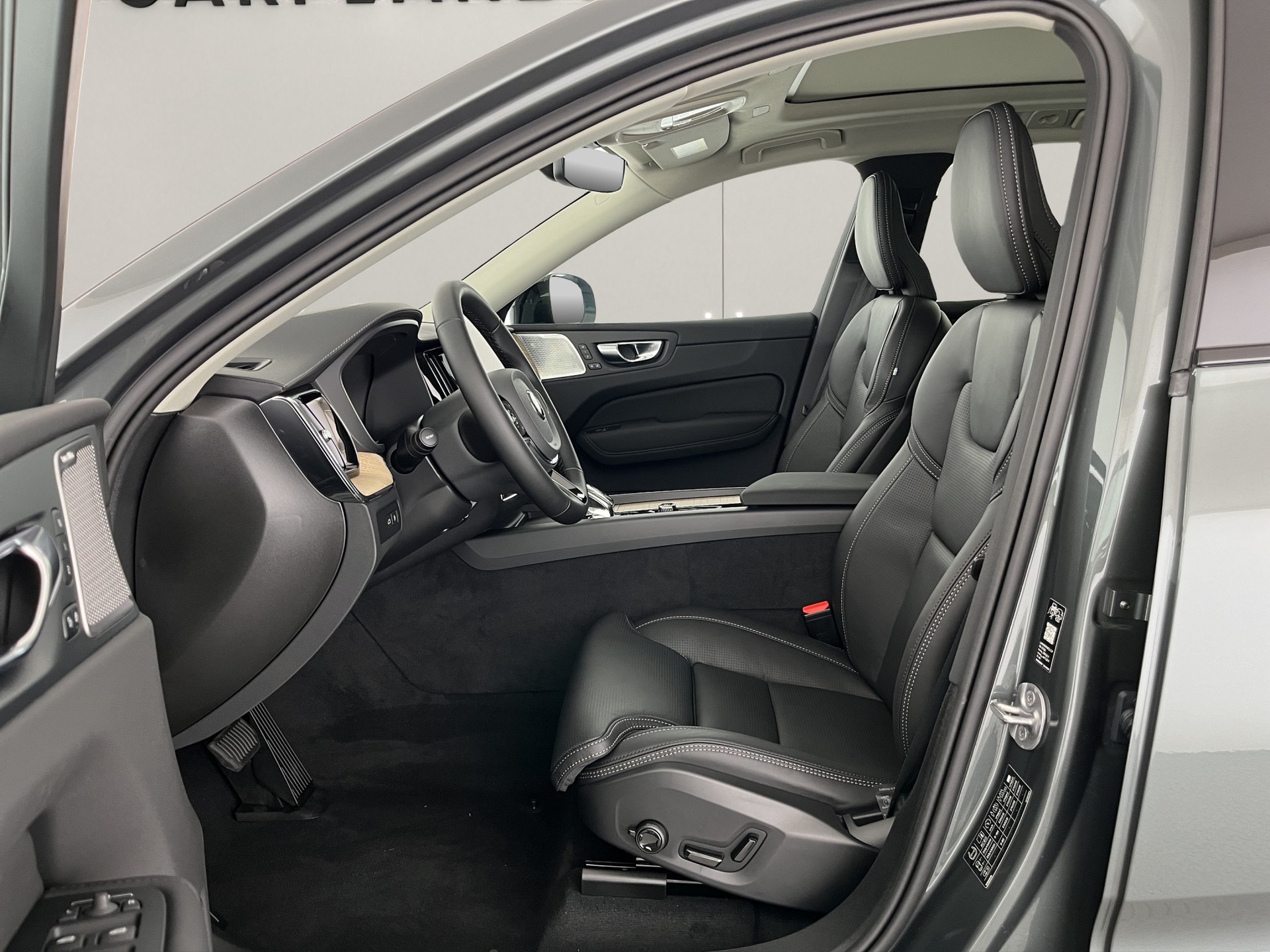 VOLVO XC60 2.0 T8 TE Ultra Dark eAWD-image-7