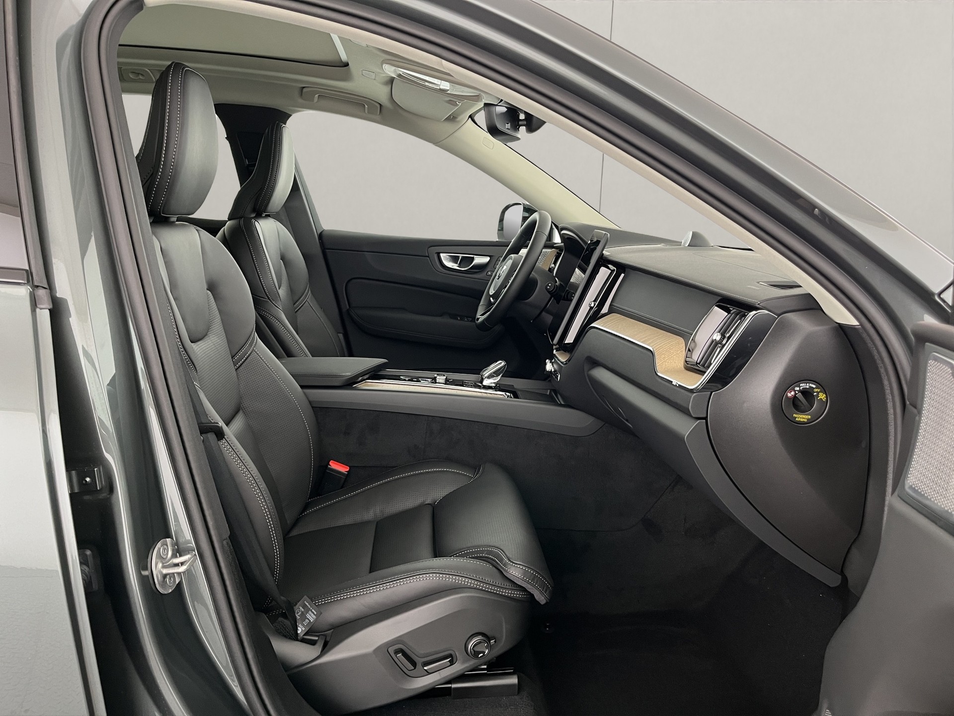 VOLVO XC60 2.0 T8 TE Ultra Dark eAWD-image-13