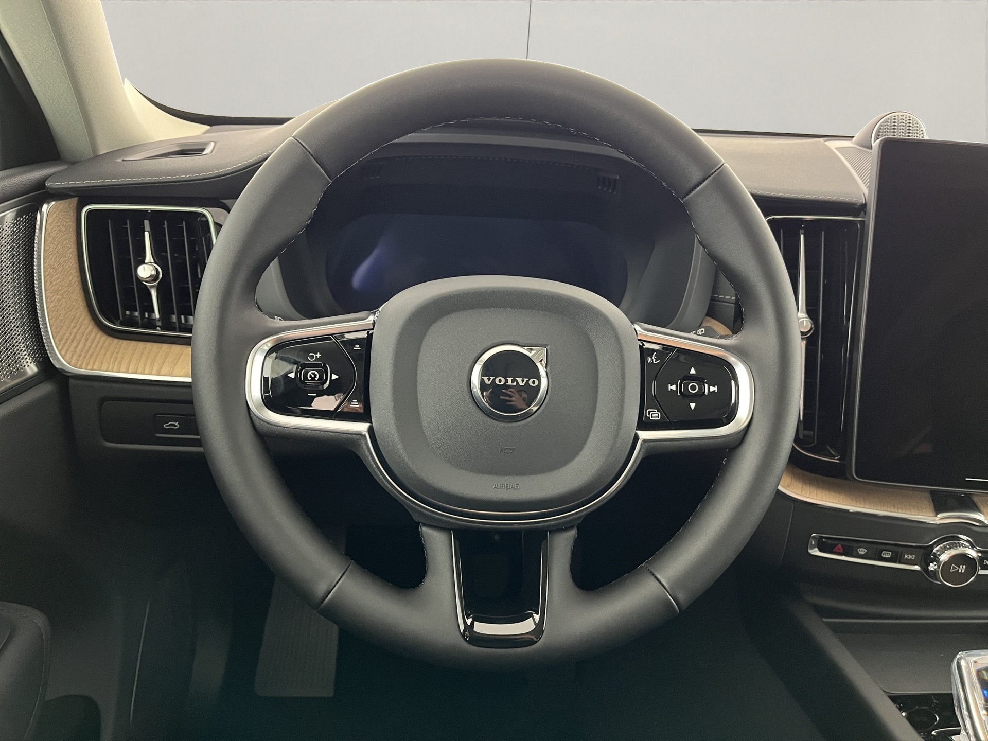 VOLVO XC60 2.0 T8 TE Ultra Dark eAWD-image-10