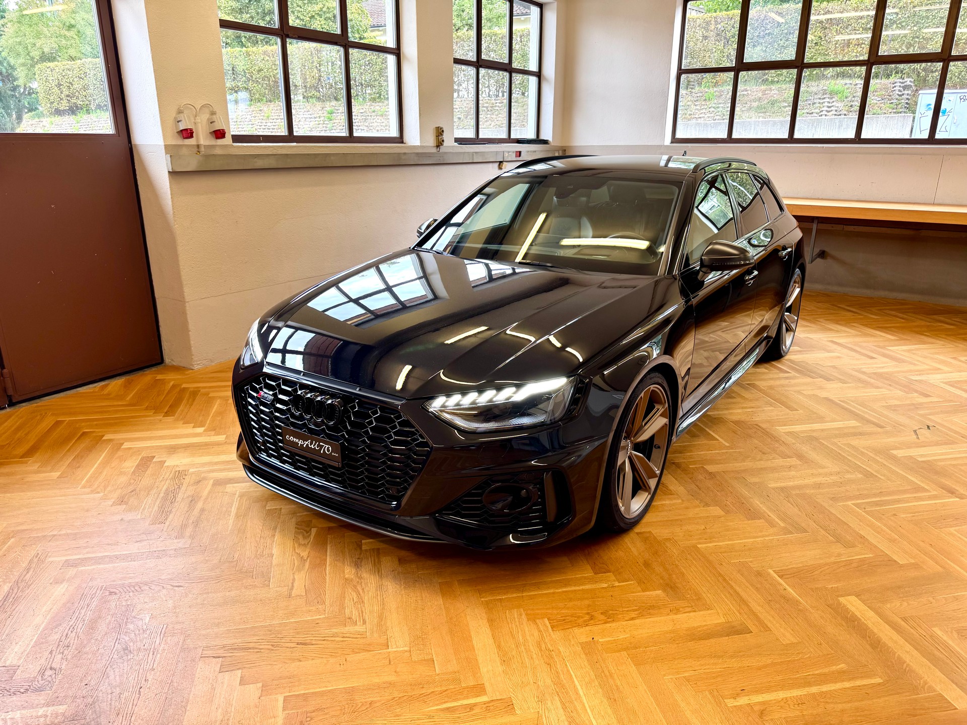 AUDI RS4 Avant quattro tiptronic