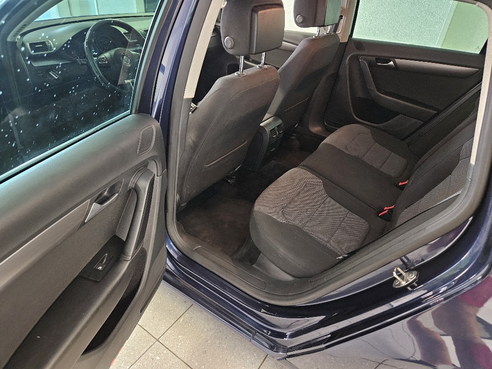 VW Passat Variant 2.0 TDI BMT Cup 4Motion-image-13