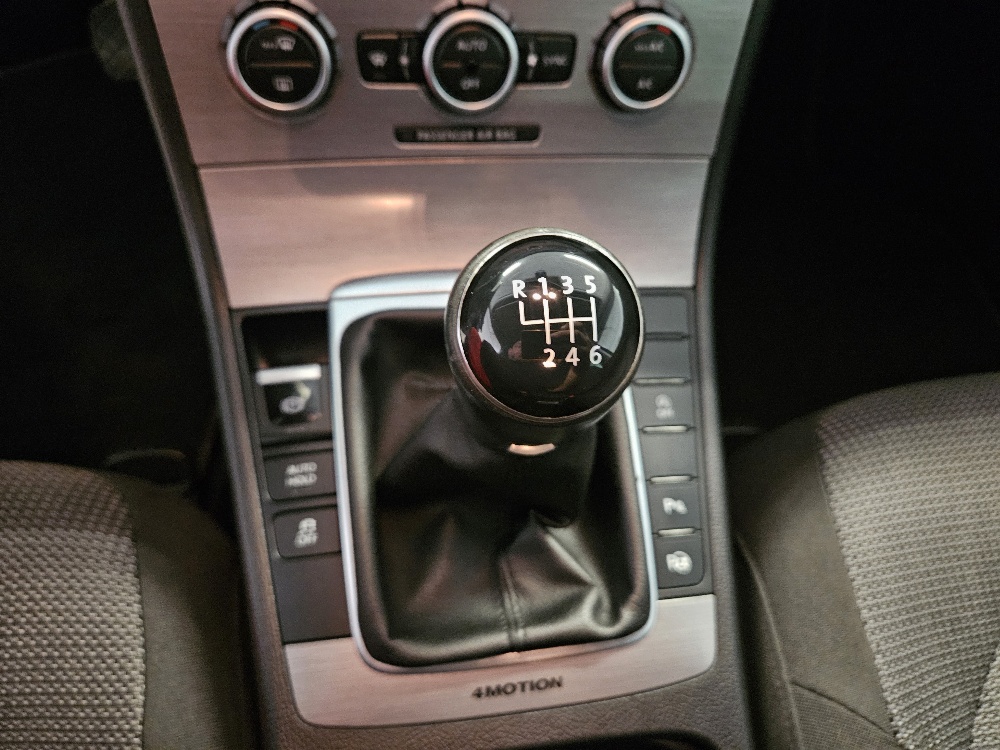 VW Passat Variant 2.0 TDI BMT Cup 4Motion-image-12