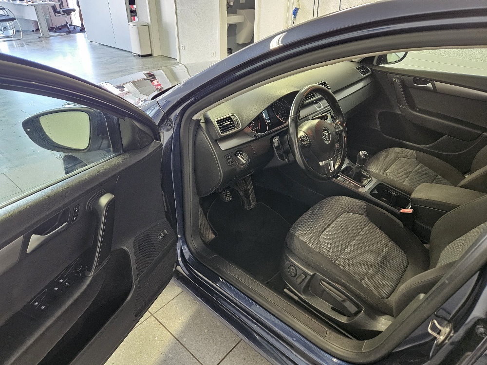 VW Passat Variant 2.0 TDI BMT Cup 4Motion-image-8