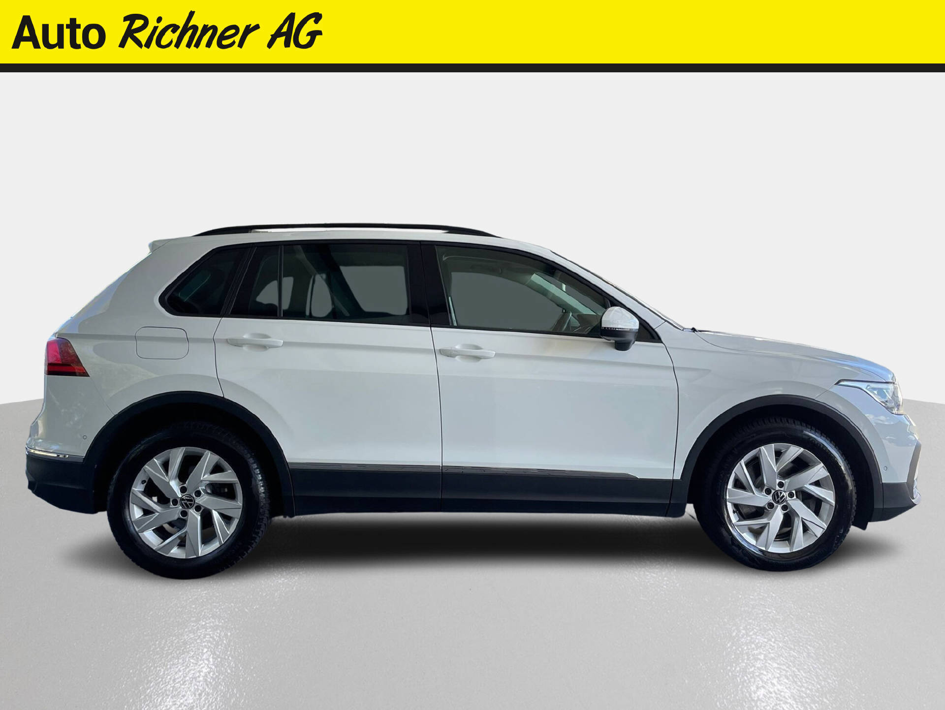 VW Tiguan 2.0 TSI Life DSG-showroom-element-2