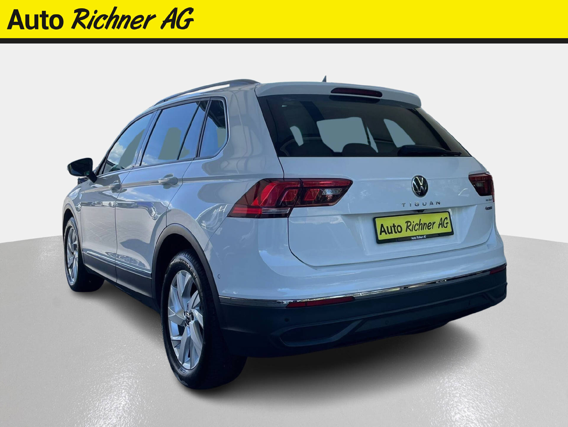 VW Tiguan 2.0 TSI Life DSG-image-4
