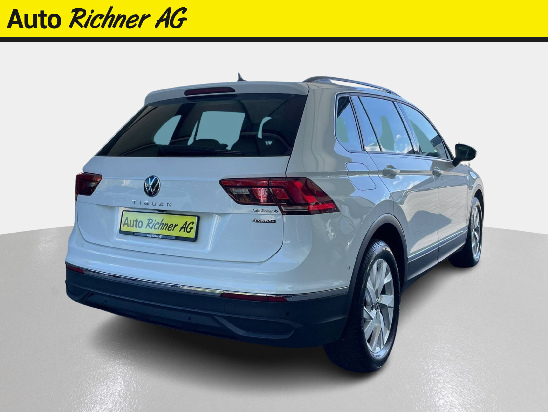 VW Tiguan 2.0 TSI Life DSG-showroom-element-3