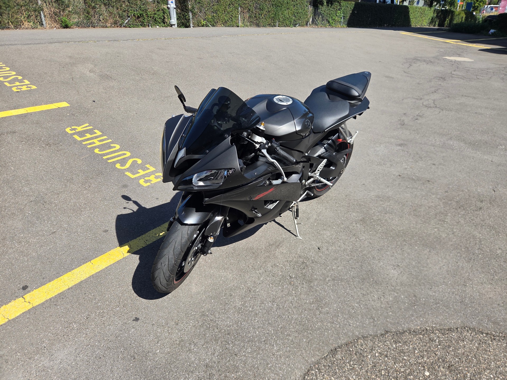 YAMAHA YZF-R6-image-8