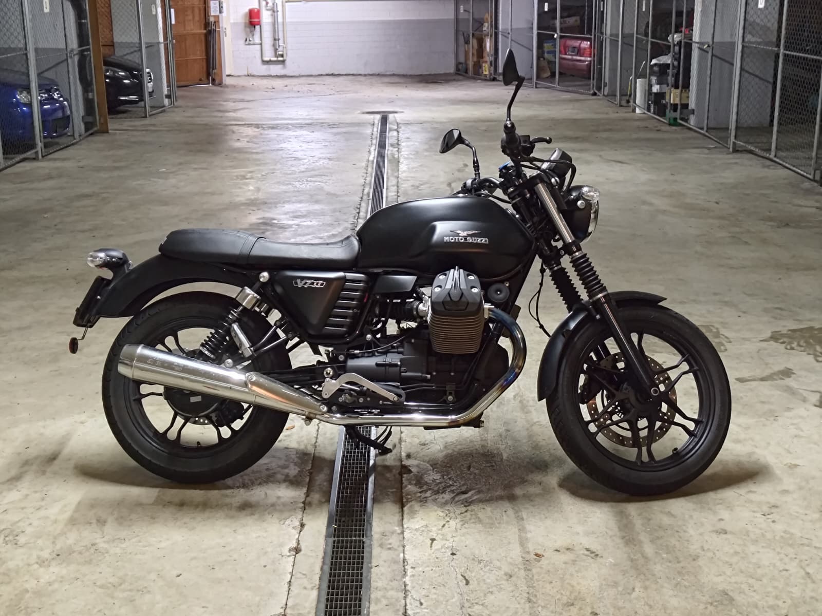 MOTO GUZZI V7 II Stone 750 A-image-3