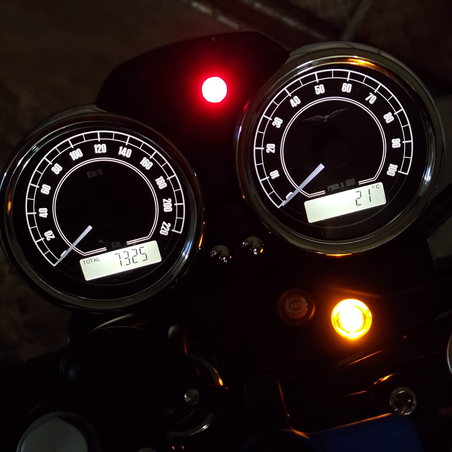 MOTO GUZZI V7 II Stone 750 A-image-10