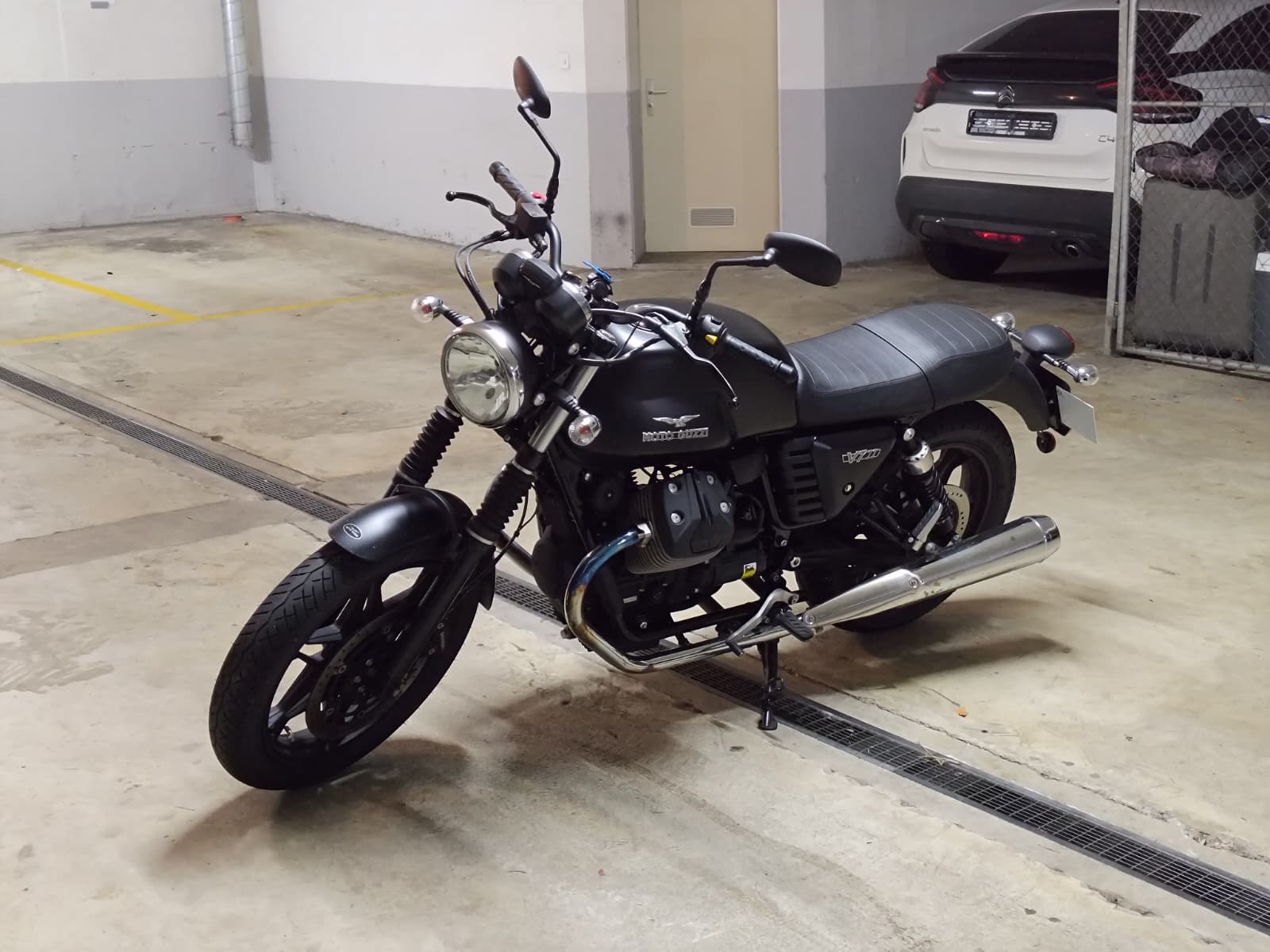MOTO GUZZI V7 II Stone 750 A-image-0