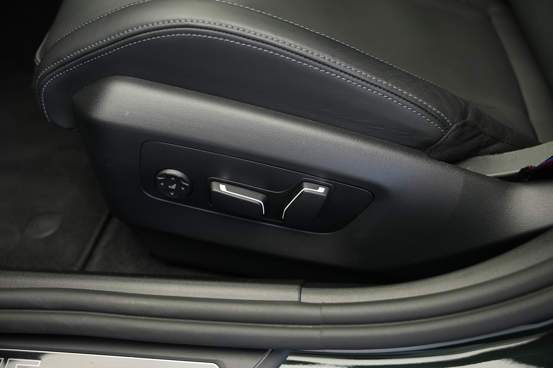 BMW M5 xDrive Touring *Brewster Green* *Keramik* *Pano* *Iconic Glow*-image-22