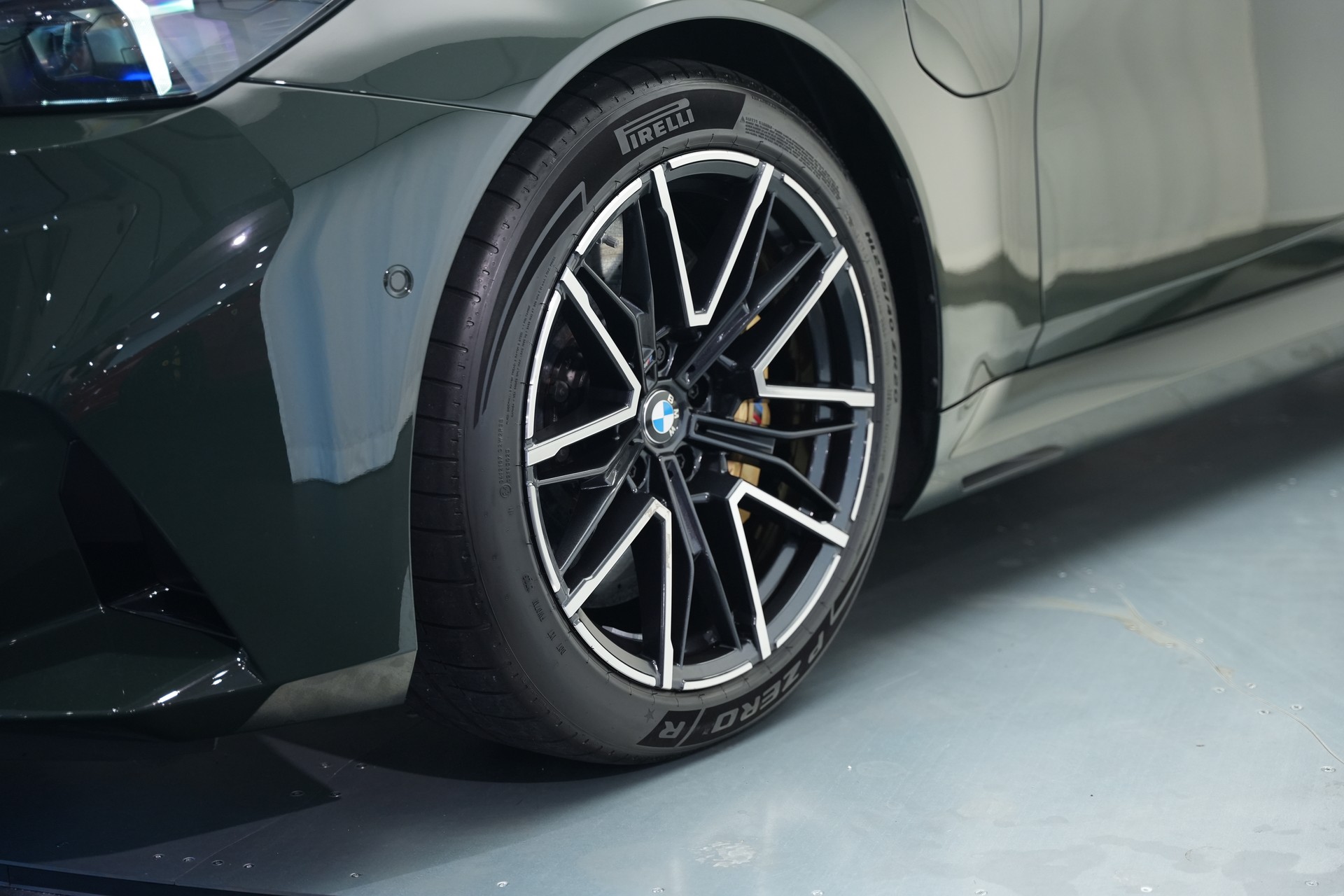 BMW M5 xDrive Touring *Brewster Green* *Keramik* *Pano* *Iconic Glow*-image-63