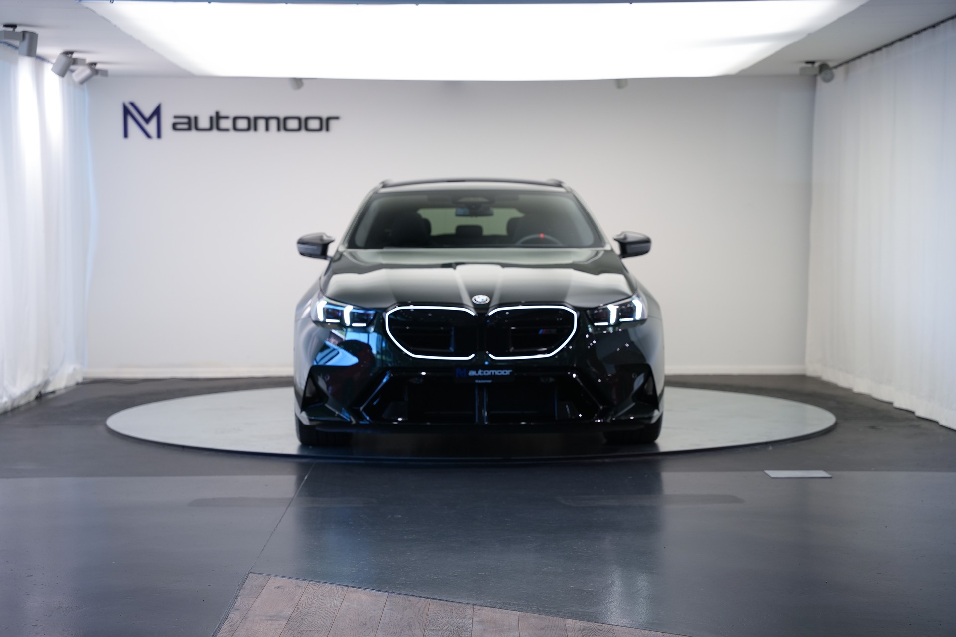 BMW M5 xDrive Touring *Brewster Green* *Keramik* *Pano* *Iconic Glow*-showroom-element-1