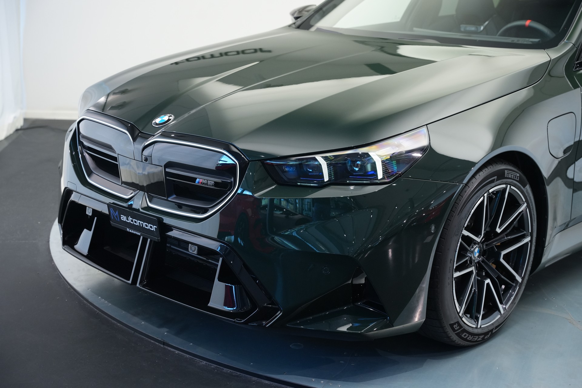 BMW M5 xDrive Touring *Brewster Green* *Keramik* *Pano* *Iconic Glow*-image-57