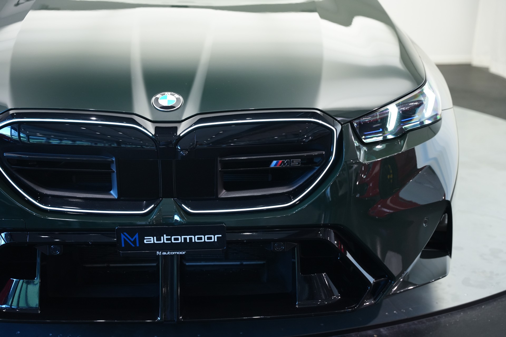 BMW M5 xDrive Touring *Brewster Green* *Keramik* *Pano* *Iconic Glow*-image-59