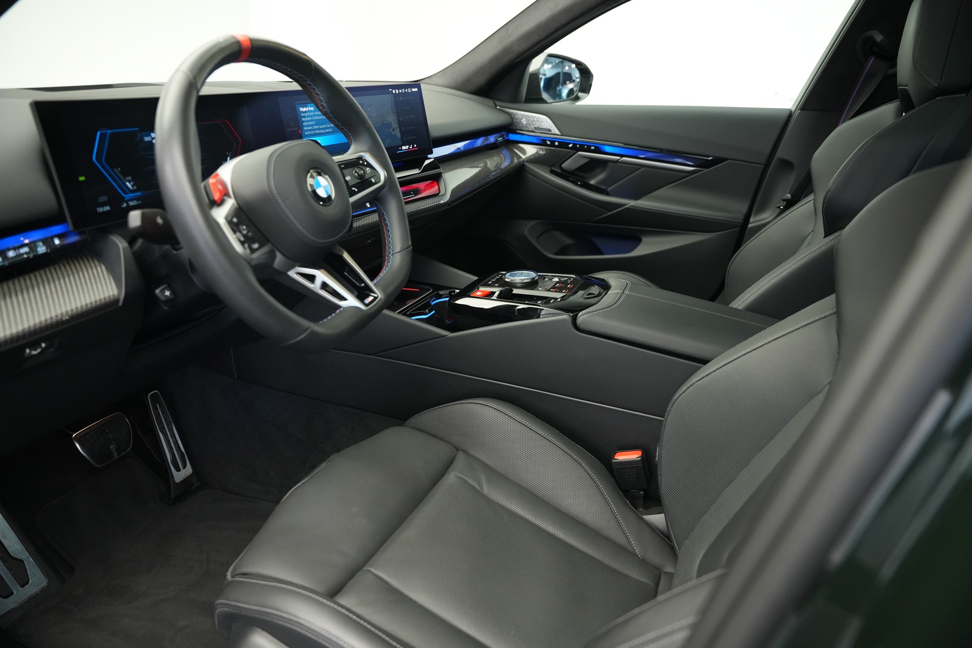 BMW M5 xDrive Touring *Brewster Green* *Keramik* *Pano* *Iconic Glow*-image-10