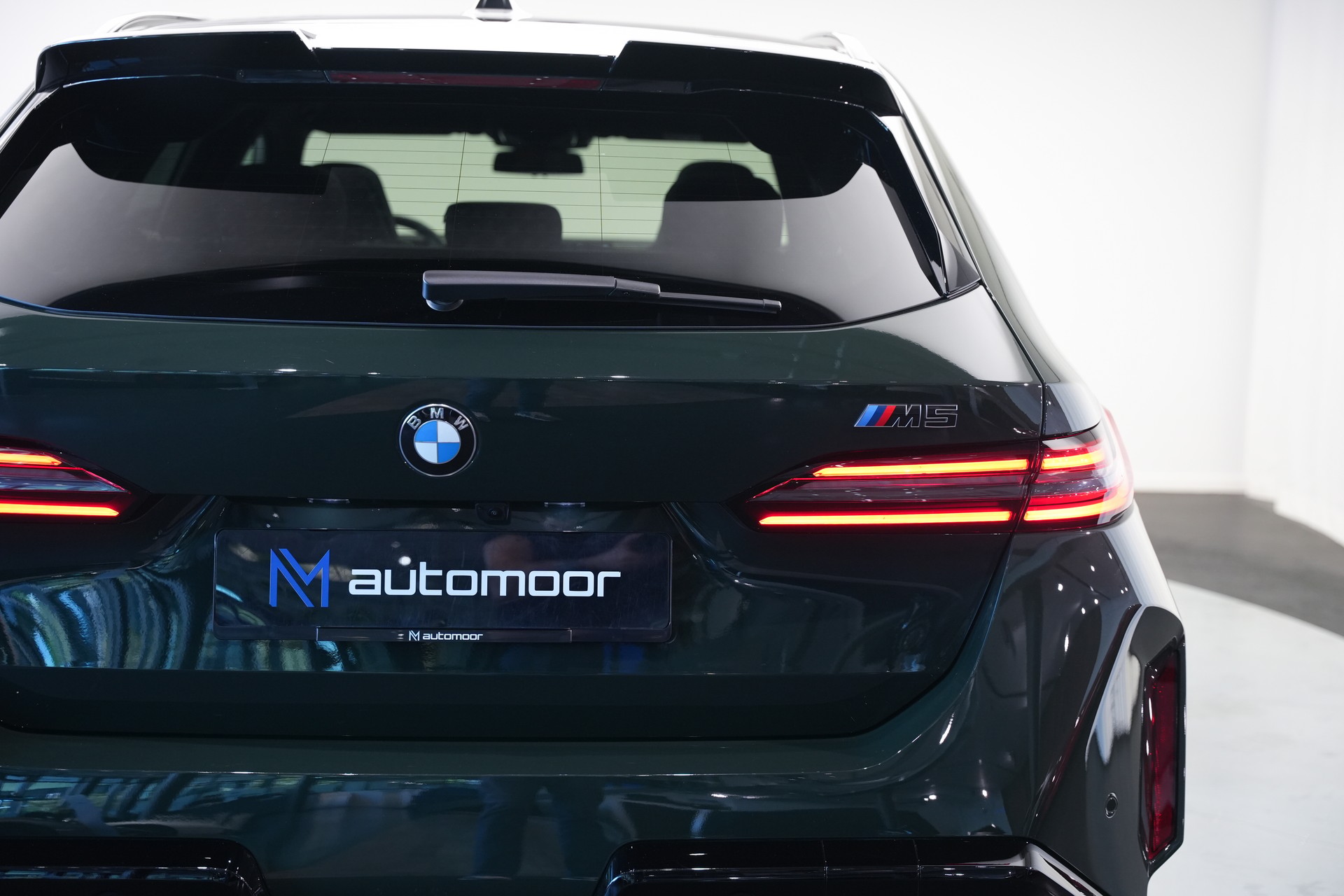 BMW M5 xDrive Touring *Brewster Green* *Keramik* *Pano* *Iconic Glow*-image-52
