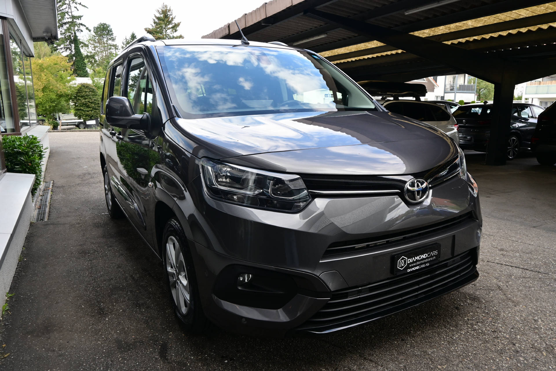 TOYOTA Proace City Verso L1 1.5 HDi Trend *7Plätzer*AHK*Werksgarantie bis 08/30*-showroom-element-3