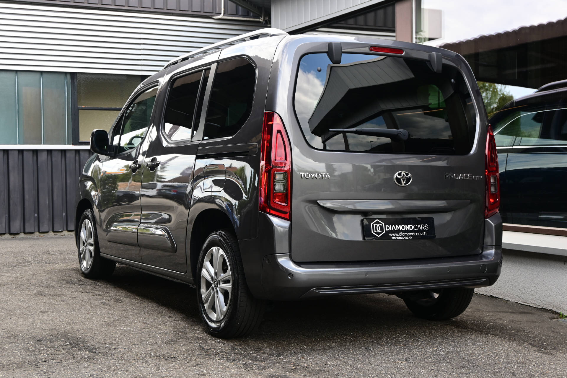 TOYOTA Proace City Verso L1 1.5 HDi Trend *7Plätzer*AHK*Werksgarantie bis 08/30*-image-7