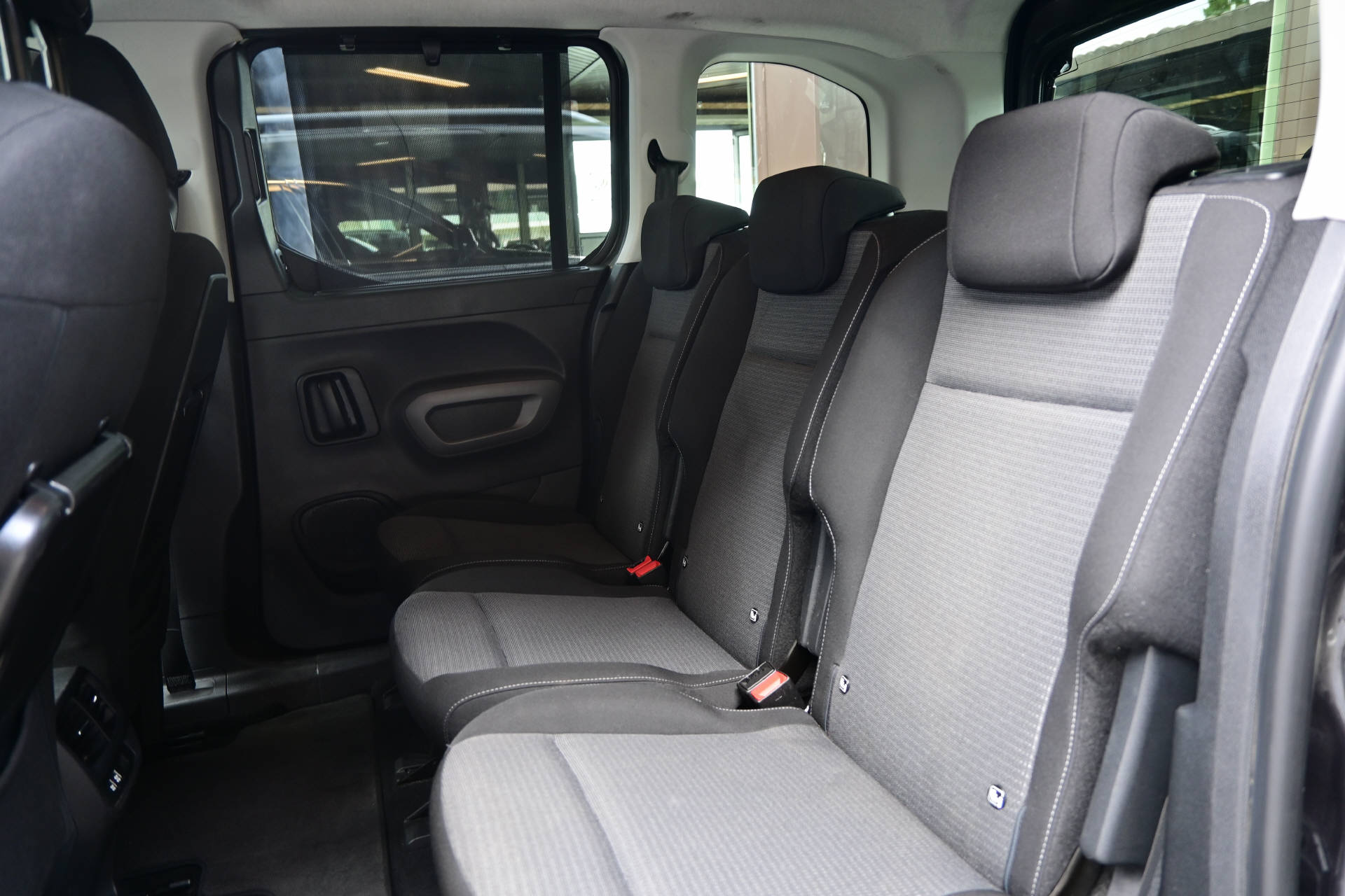 TOYOTA Proace City Verso L1 1.5 HDi Trend *7Plätzer*AHK*Werksgarantie bis 08/30*-image-21