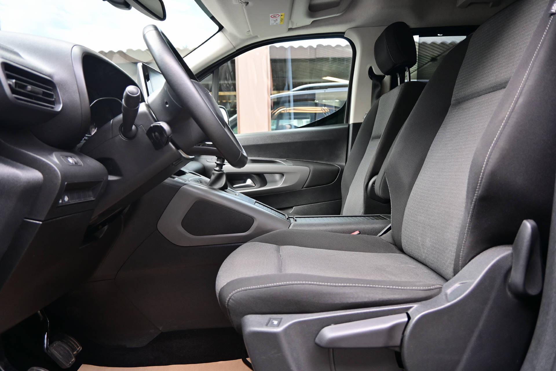 TOYOTA Proace City Verso L1 1.5 HDi Trend *7Plätzer*AHK*Werksgarantie bis 08/30*-image-10