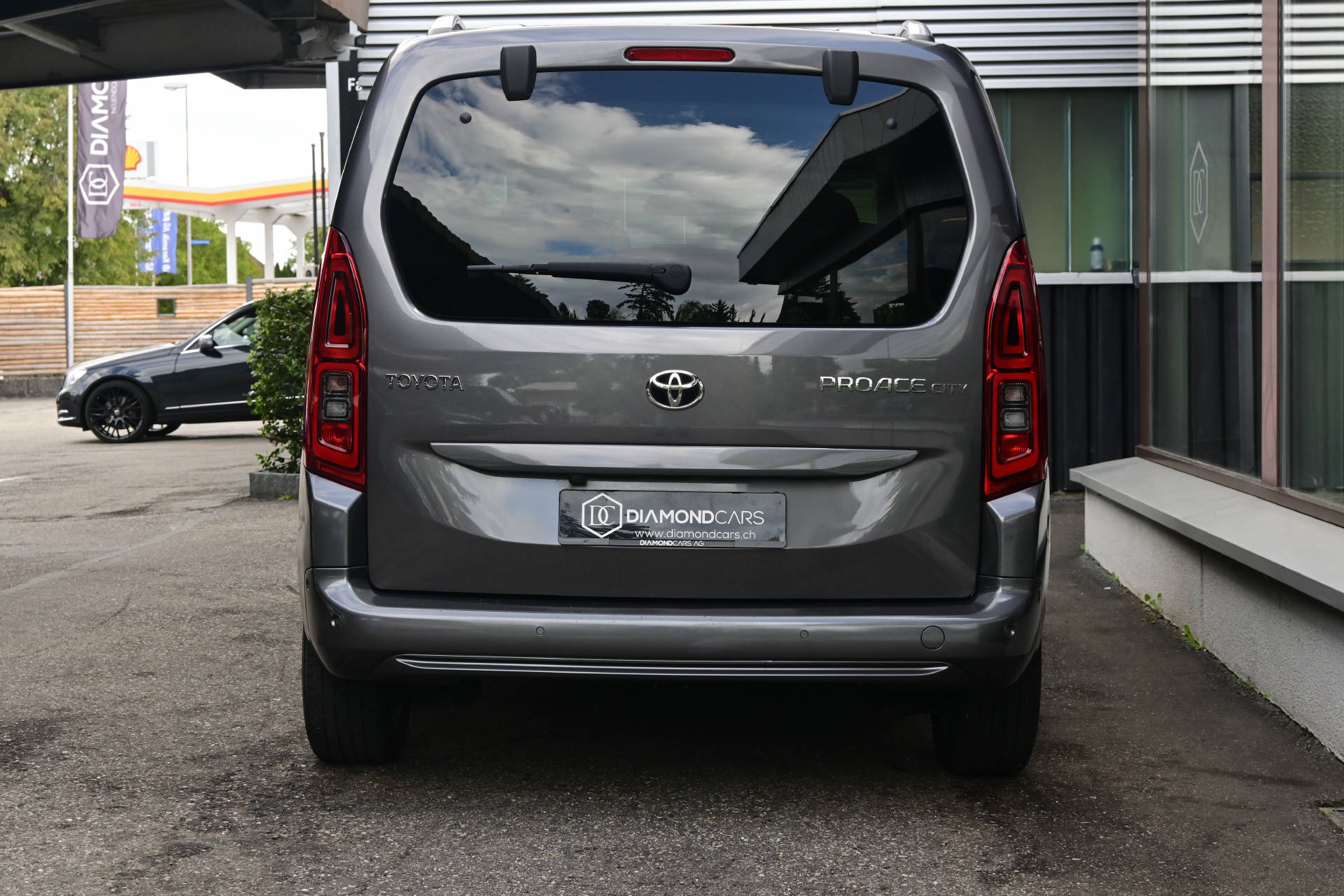 TOYOTA Proace City Verso L1 1.5 HDi Trend *7Plätzer*AHK*Werksgarantie bis 08/30*-image-8