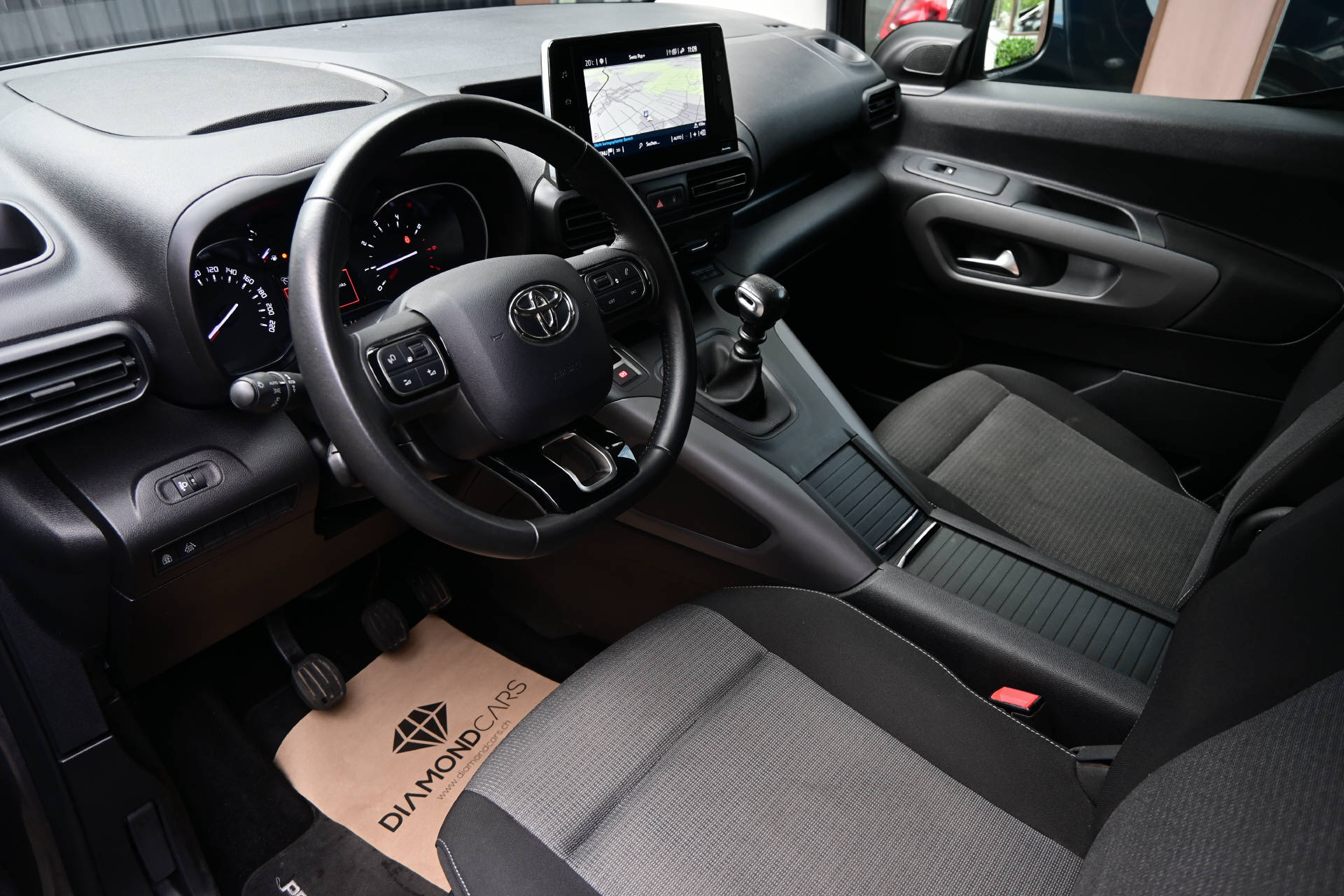 TOYOTA Proace City Verso L1 1.5 HDi Trend *7Plätzer*AHK*Werksgarantie bis 08/30*-image-11