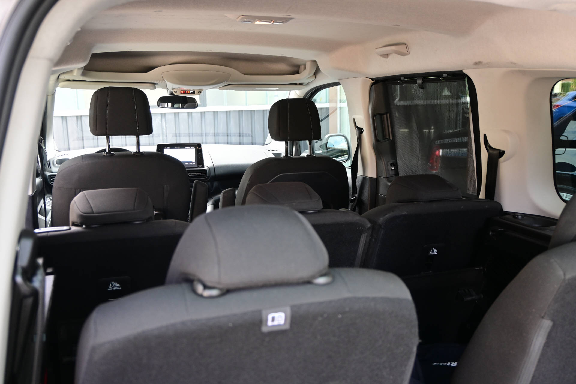 TOYOTA Proace City Verso L1 1.5 HDi Trend *7Plätzer*AHK*Werksgarantie bis 08/30*-image-18
