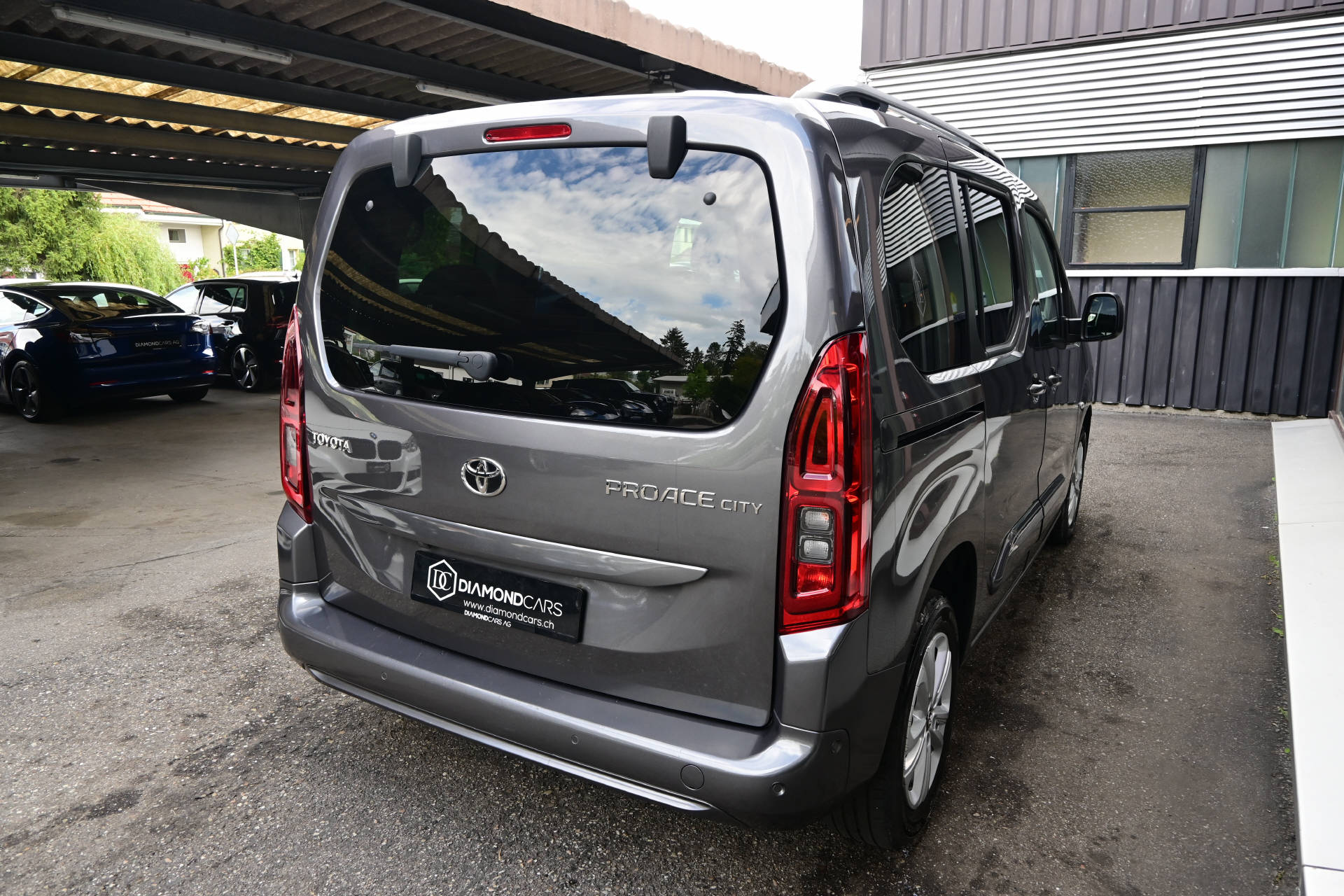 TOYOTA Proace City Verso L1 1.5 HDi Trend *7Plätzer*AHK*Werksgarantie bis 08/30*-image-9