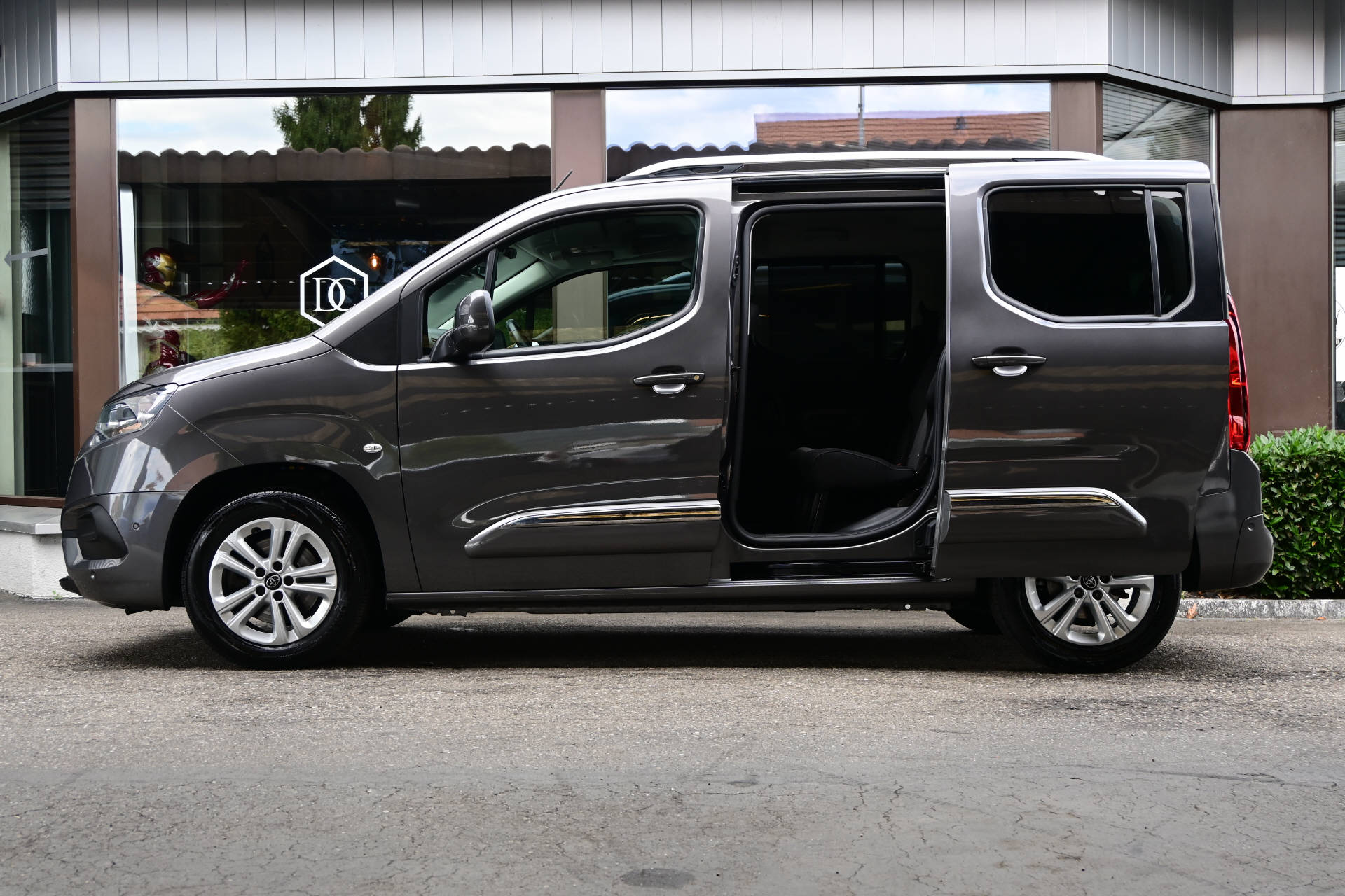 TOYOTA Proace City Verso L1 1.5 HDi Trend *7Plätzer*AHK*Werksgarantie bis 08/30*-image-5