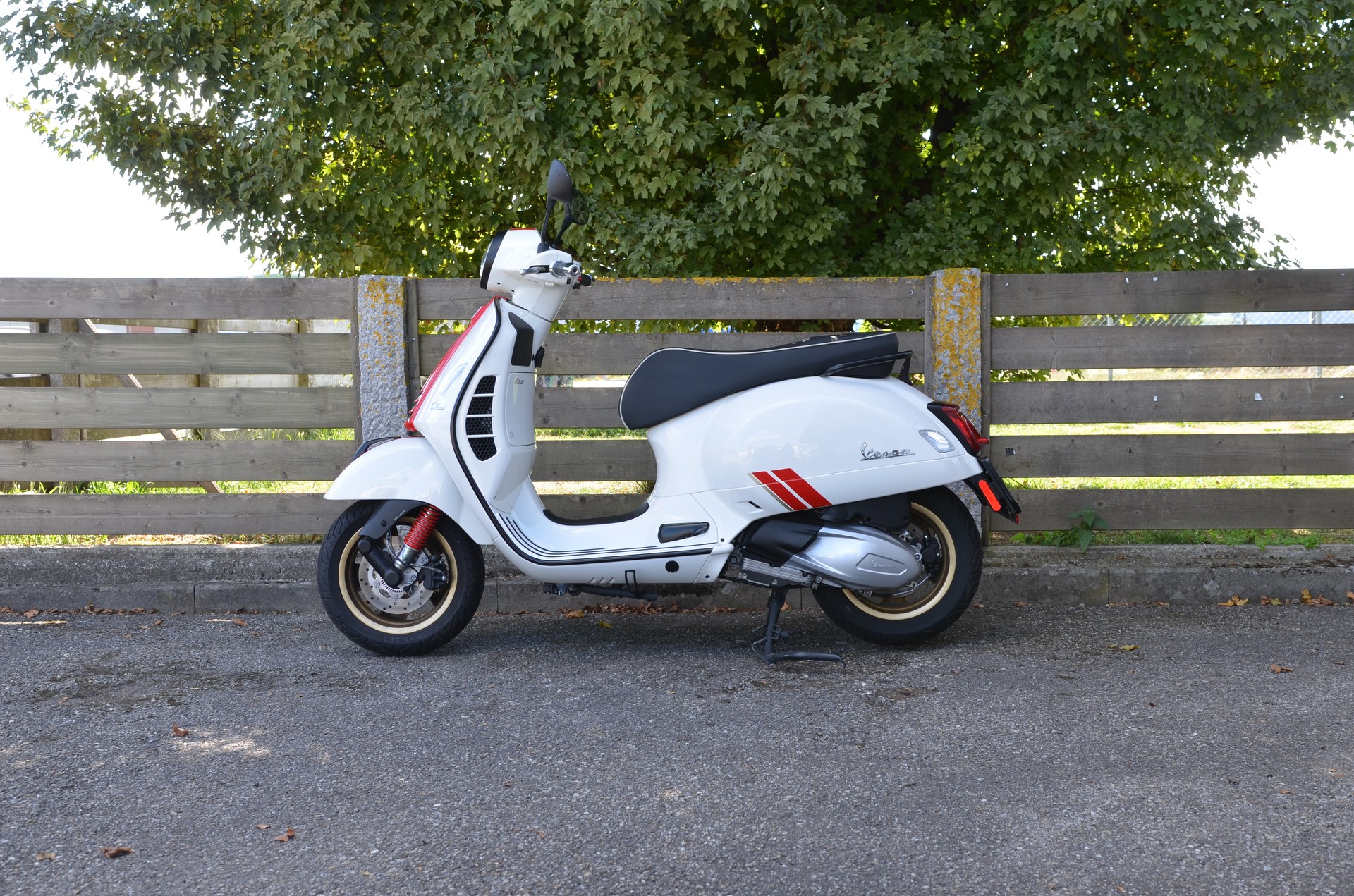 PIAGGIO Vespa GTS 300 Racing Sixties ABS-image-4