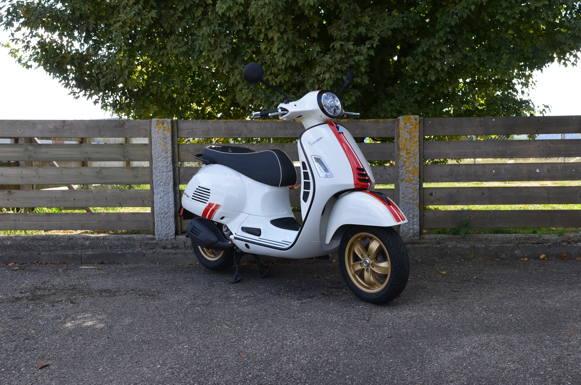 PIAGGIO Vespa GTS 300 Racing Sixties ABS-image-2