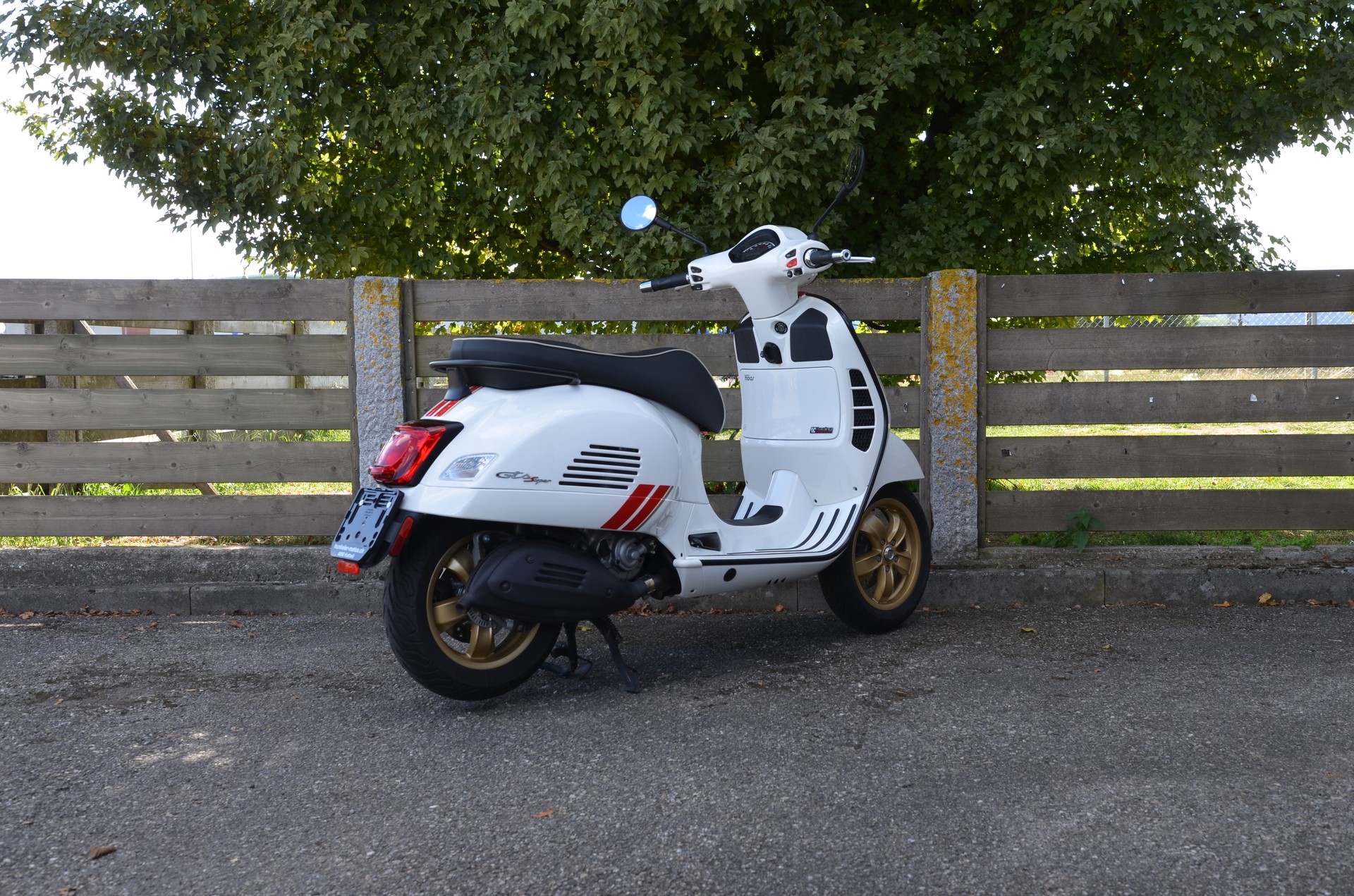 PIAGGIO Vespa GTS 300 Racing Sixties ABS-image-3