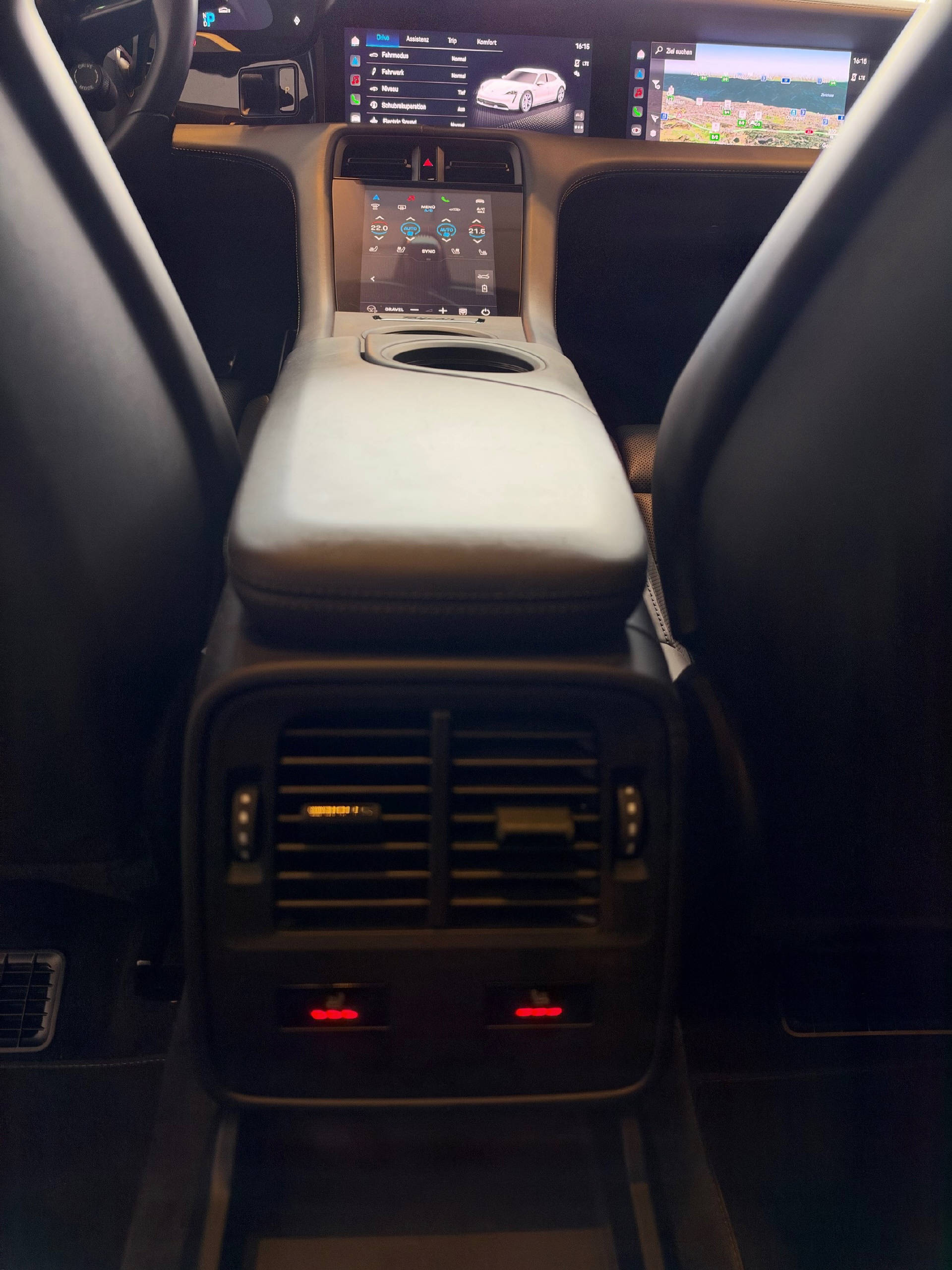 PORSCHE Taycan Cross Turismo Turbo-image-22