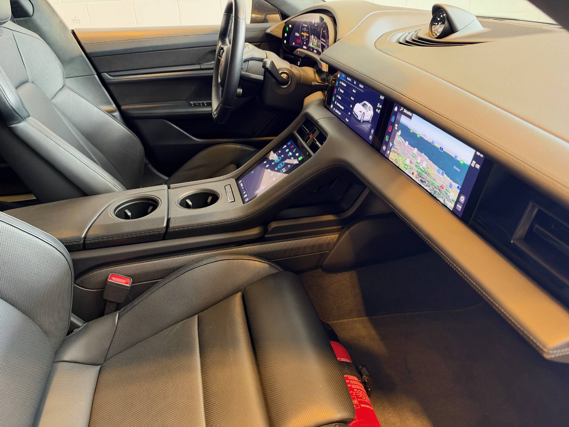 PORSCHE Taycan Cross Turismo Turbo-image-8
