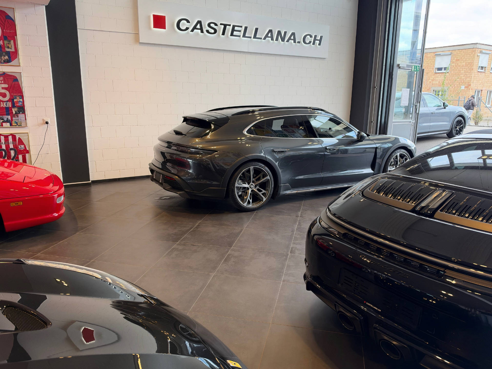 PORSCHE Taycan Cross Turismo Turbo-showroom-element-3