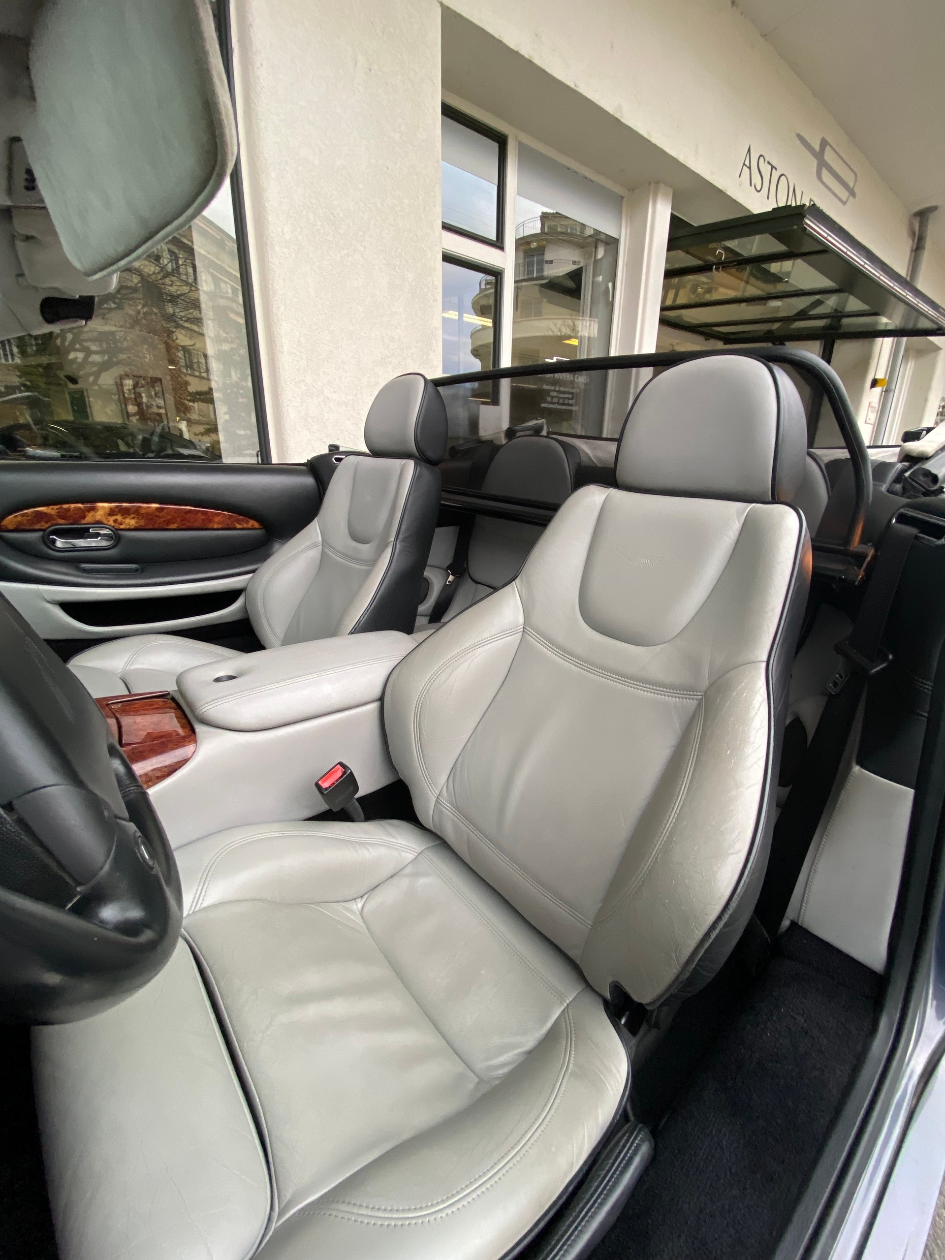 ASTON MARTIN DB7 Vantage Volante-image-11