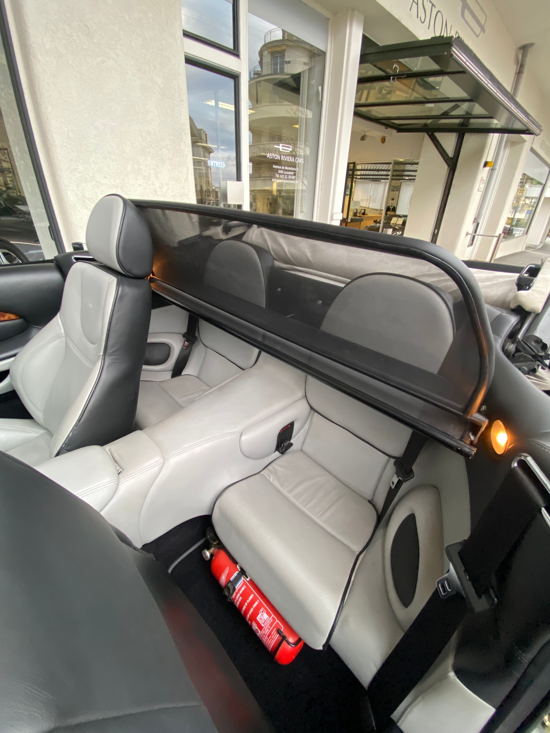 ASTON MARTIN DB7 Vantage Volante-image-12