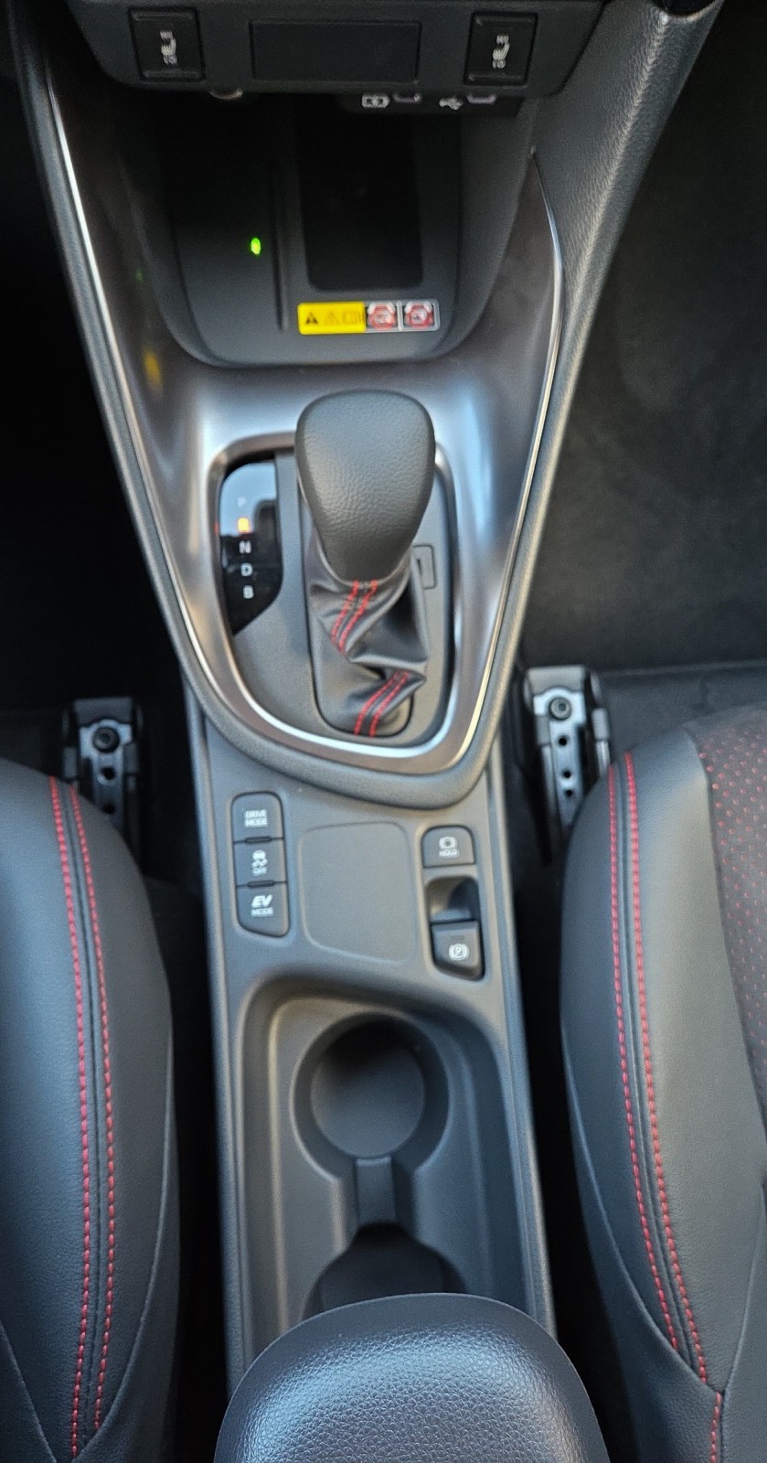TOYOTA Yaris 1.5 GR Sport e-CVT-image-15
